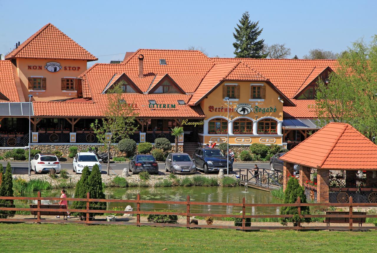 Berenyi Fogado Motel Nagyrecse Exterior photo